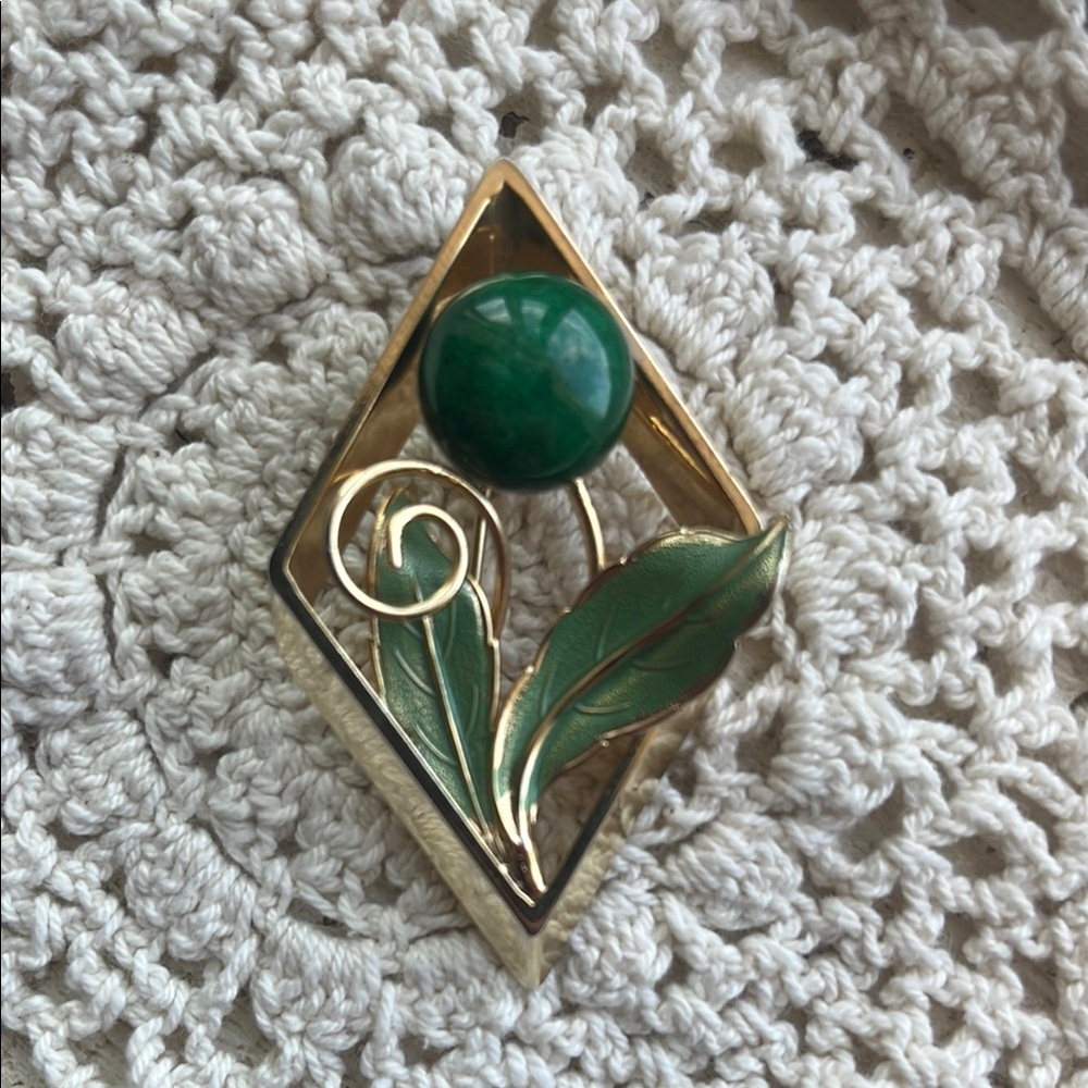 Hobe’ Art Nouveau Green and Gold Brooch with Floral Motif